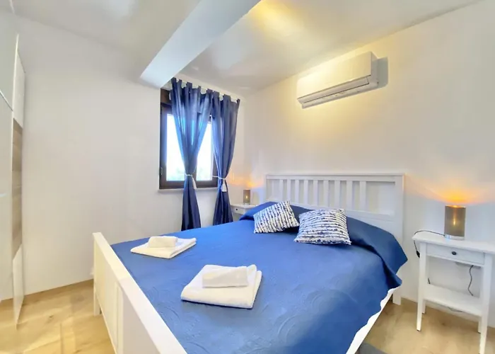 Charming Villa Ira With Pool