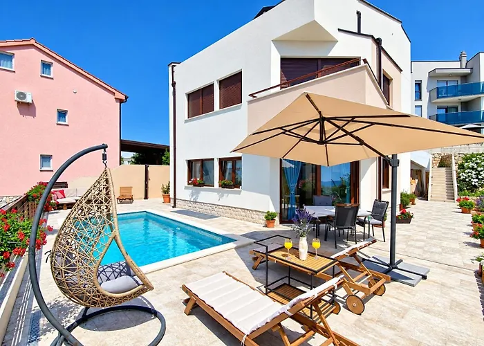 Charming Villa Ira With Pool